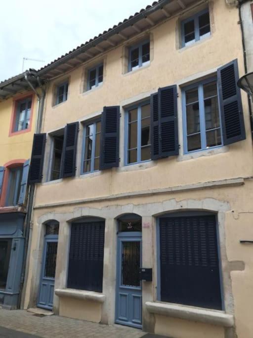 La Maison De Lea, Chambres D'Hotes De 14 Couchages Tournus Bagian luar foto